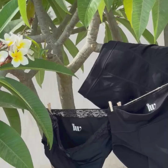 Vidéo montrant une culotte menstruelle dentelle et une taille haute suspendues sur un fil à linge et une culotte menstruelle nuit posée sur une branche à l'extérieur illustrant le coffret 